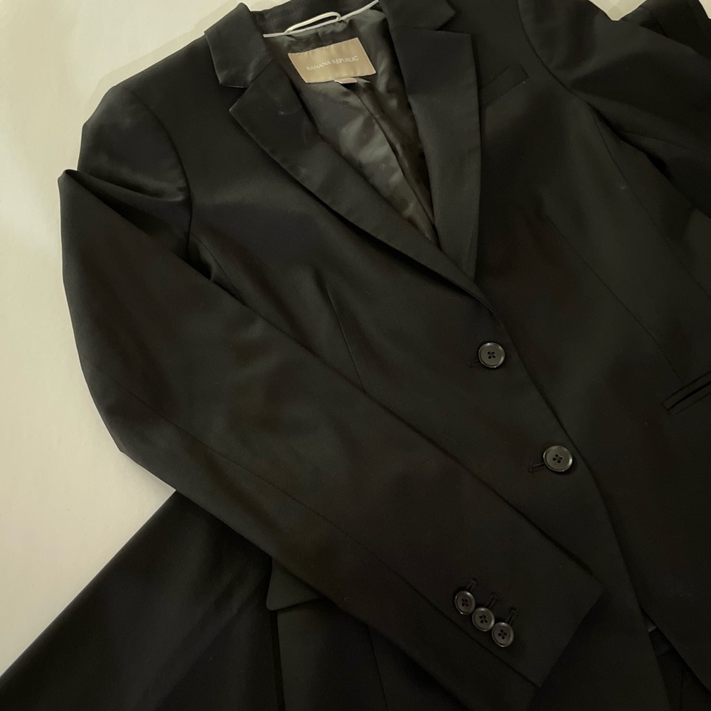 Banana Republic Black Wool Martin Fit Suit - Jacket Sz 6, Pants Sz 4 -Stunning
